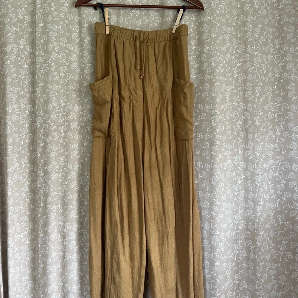 New In Flowy Pants - Picture 1 of 3